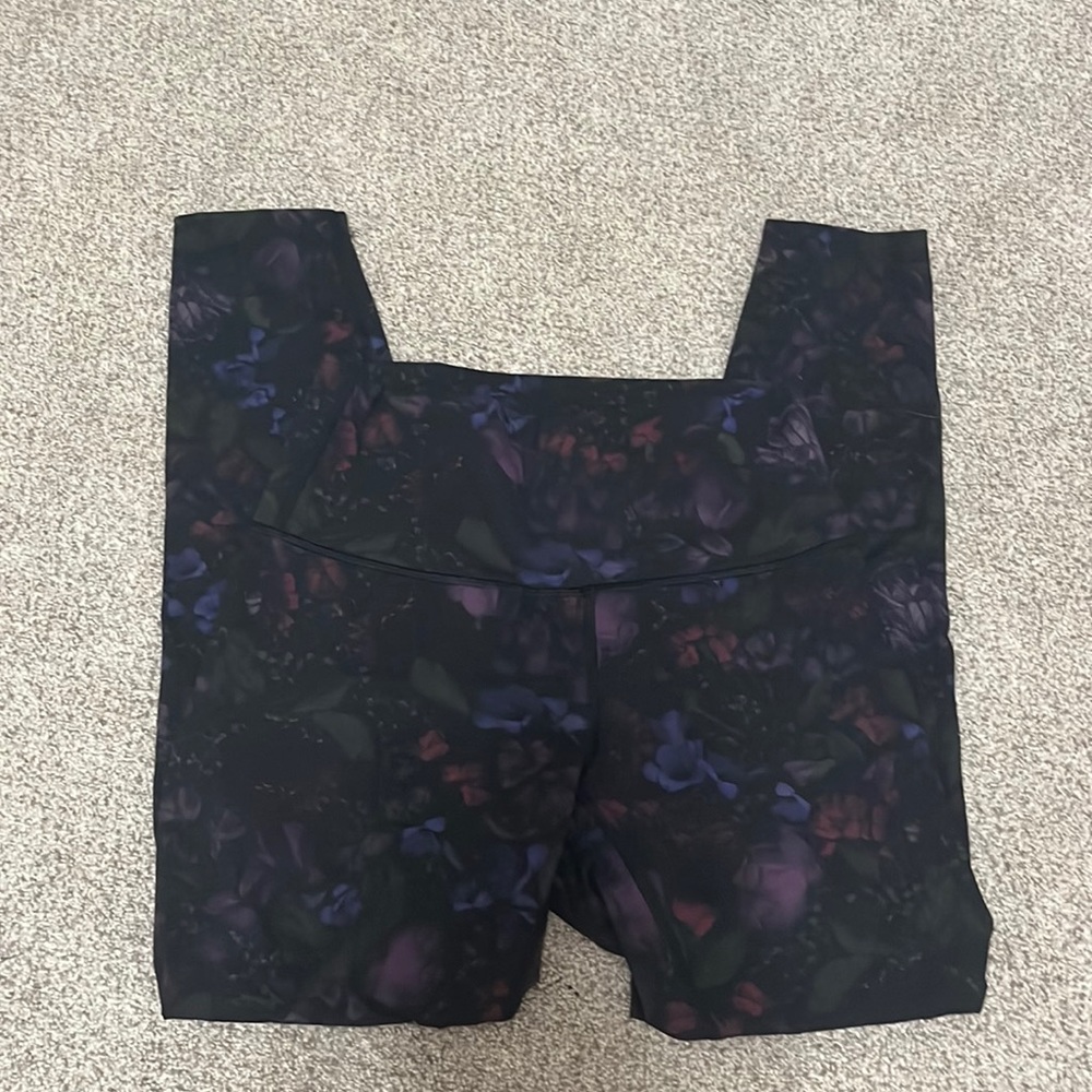 Lululemmon patterned leggings